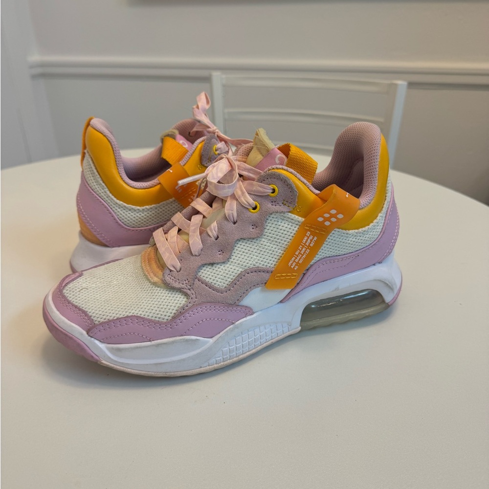 Jordan MA2 GS “White Light Artic Pink Gold”